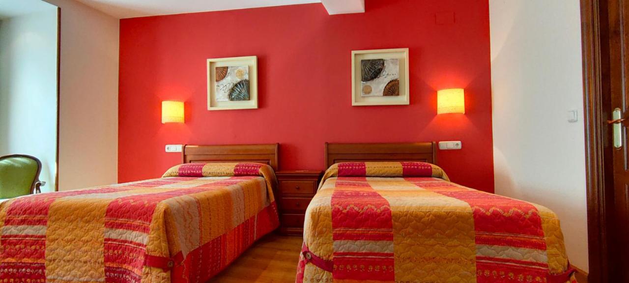 Hotel Rural La Plaza Caso Bagian luar foto