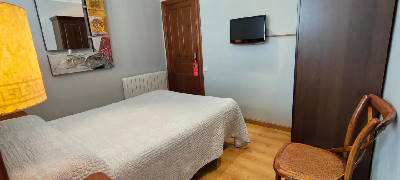 Hotel Rural La Plaza Caso Bagian luar foto