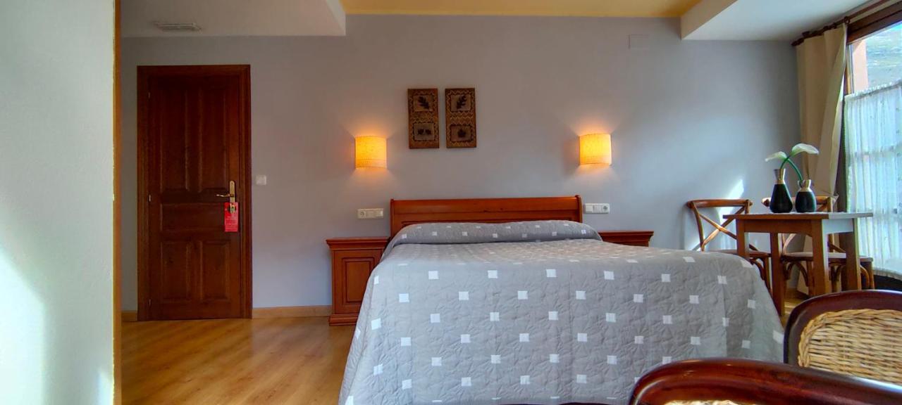 Hotel Rural La Plaza Caso Bagian luar foto
