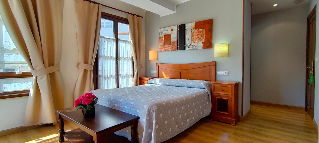Hotel Rural La Plaza Caso Bagian luar foto