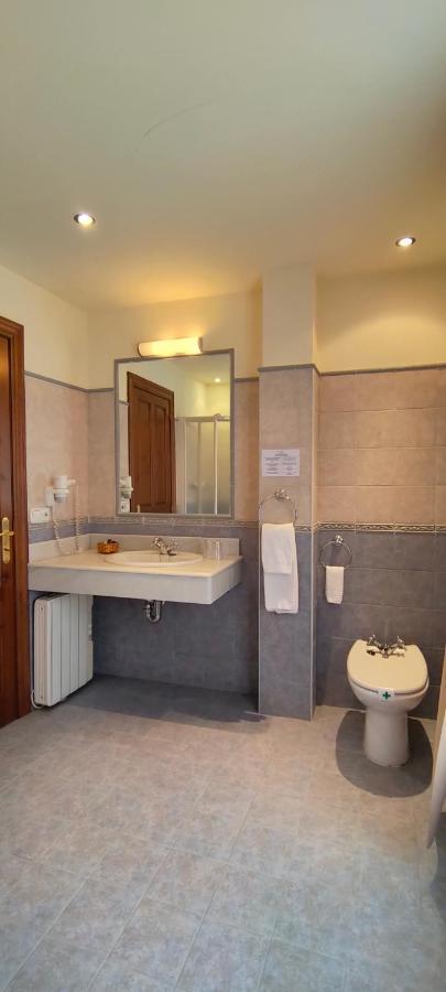 Hotel Rural La Plaza Caso Bagian luar foto