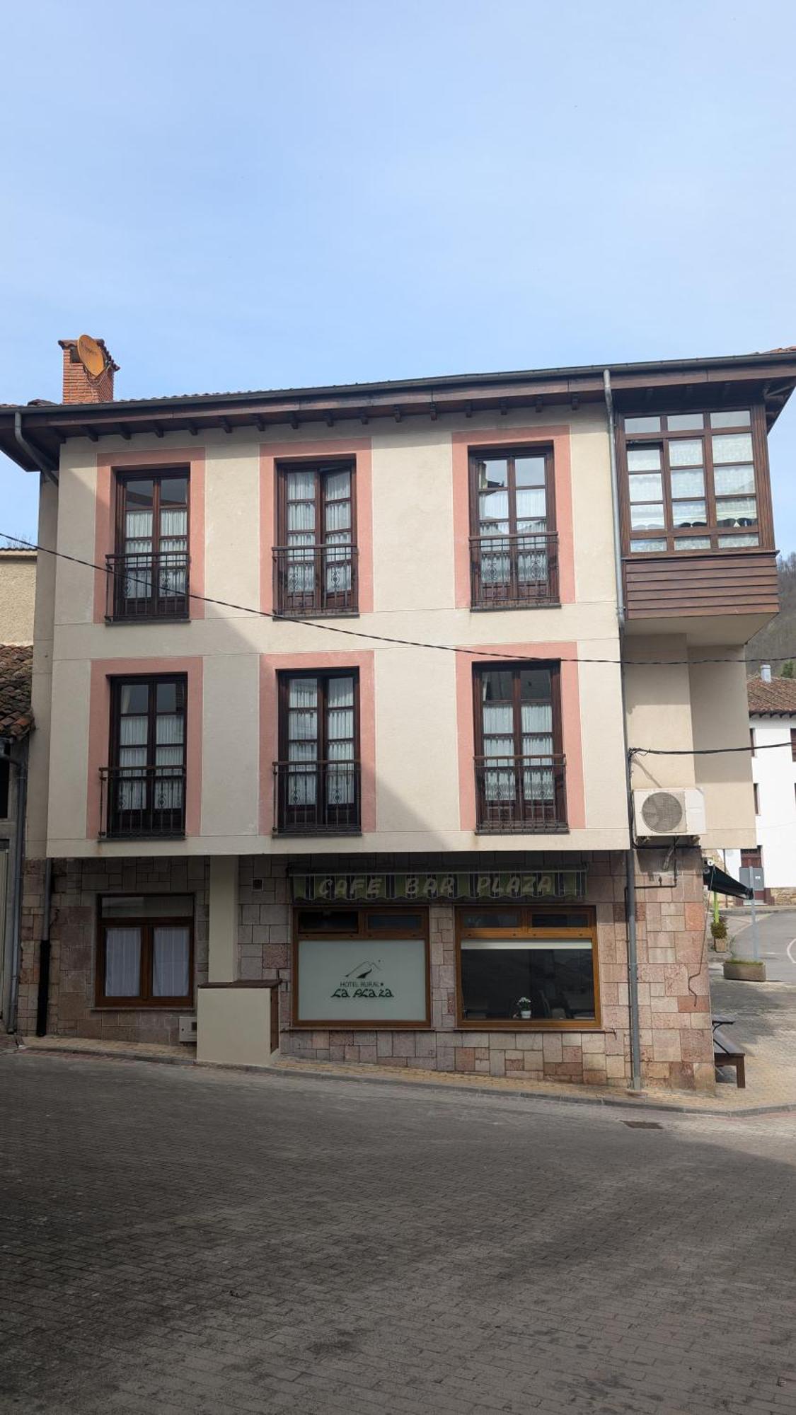 Hotel Rural La Plaza Caso Bagian luar foto